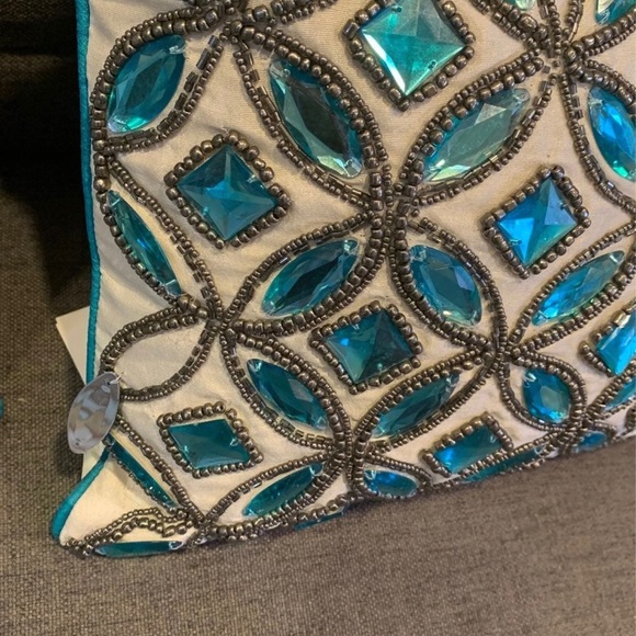 Pillows - Picture 3 of 7